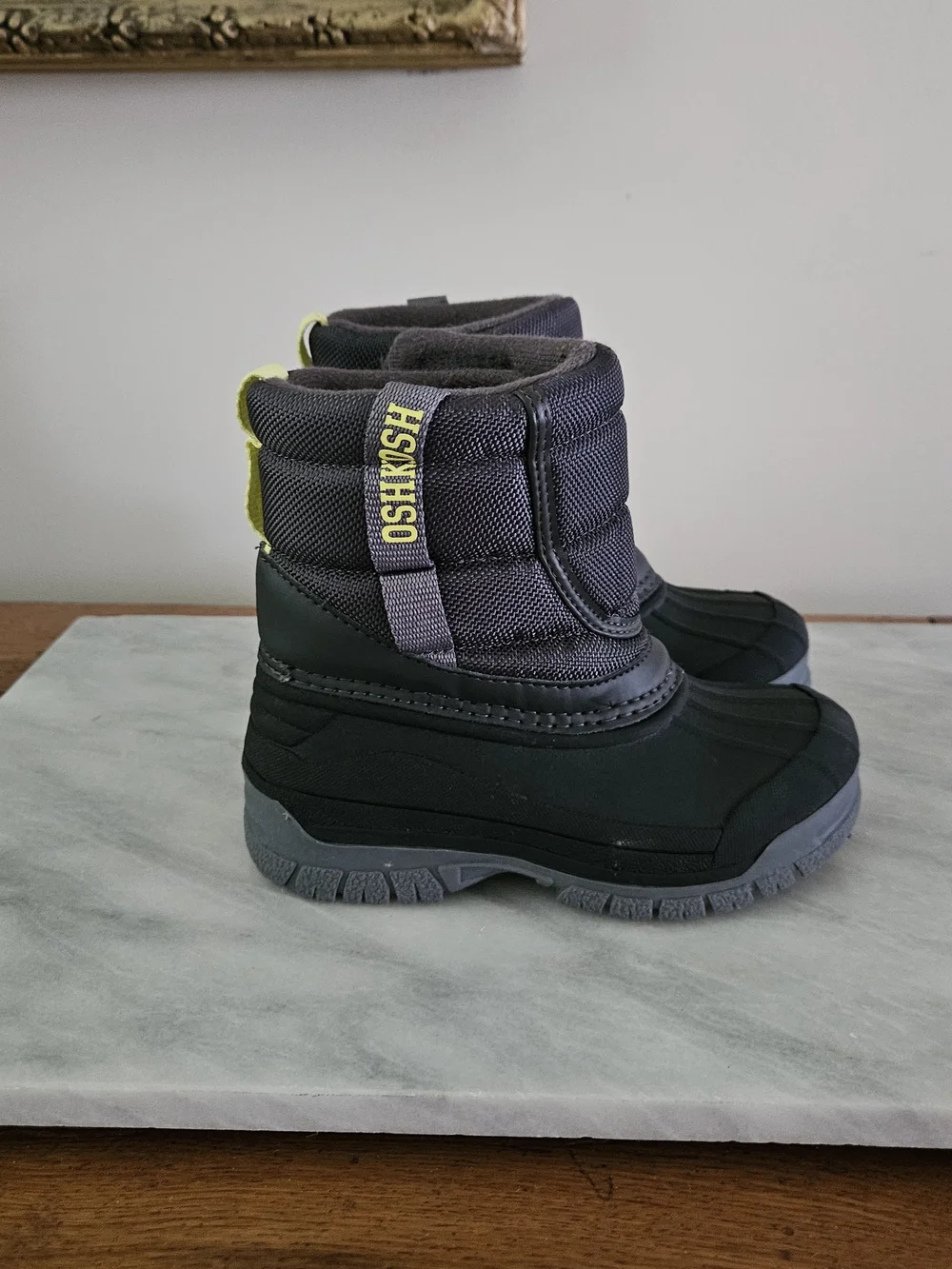 OshKosh B'gosh Black & Gray Kids Winter Boots